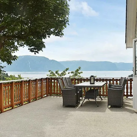 Holiday Home Aven Hyllestad