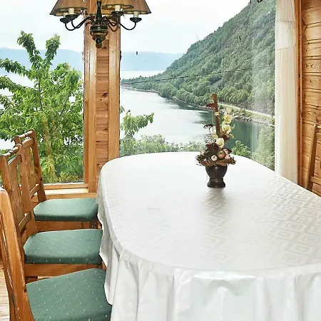 Holiday Home Aven Feriehus *
