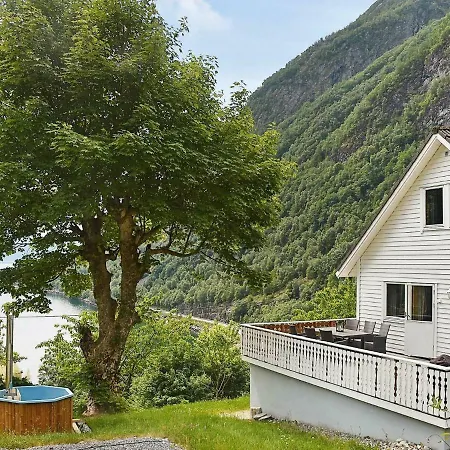 Feriehus Holiday Home Aven *