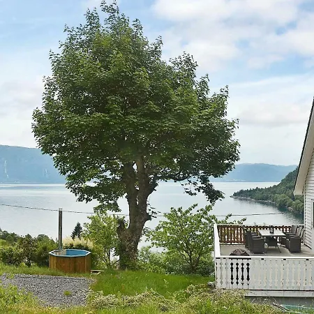 Holiday Home Aven * Hyllestad